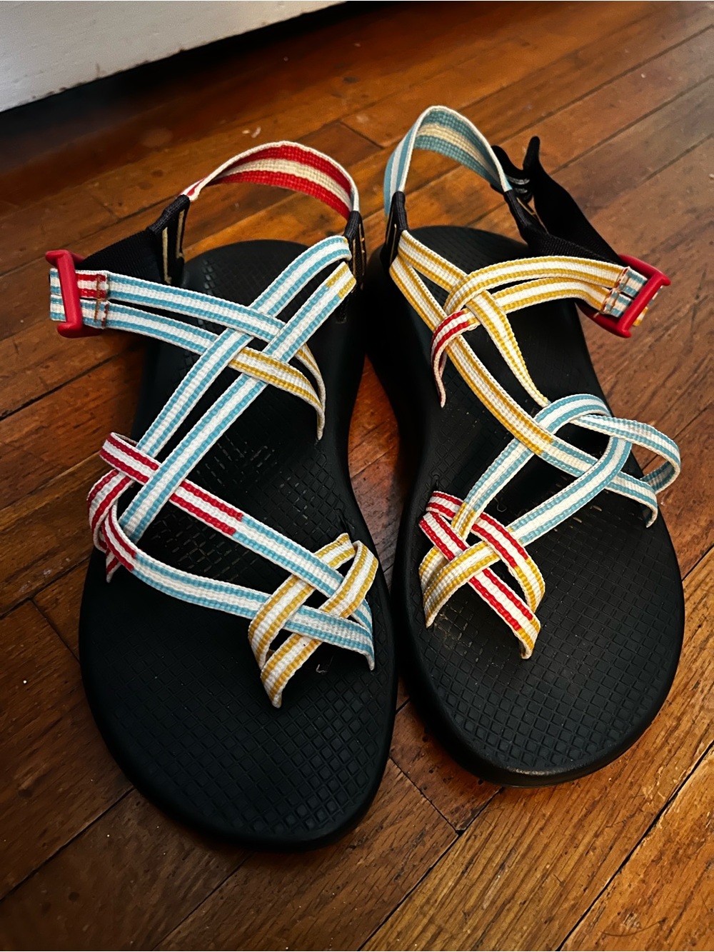 Women’s primary color chacos - Picture 6 of 12